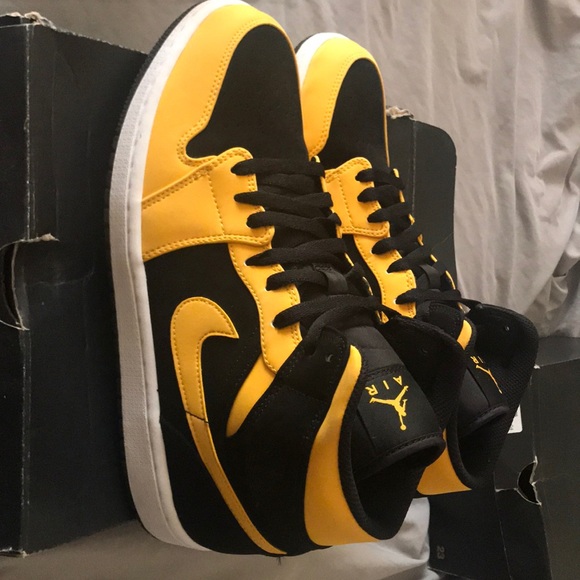 Jordan 1 Mid Reverse New Love - Picture 4 of 8
